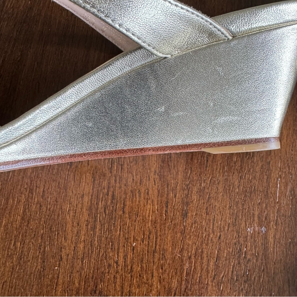 Stuart Weitzman Aleena Gold Metallic Wedge Mule Sandal Size 8B - Picture 13 of 16